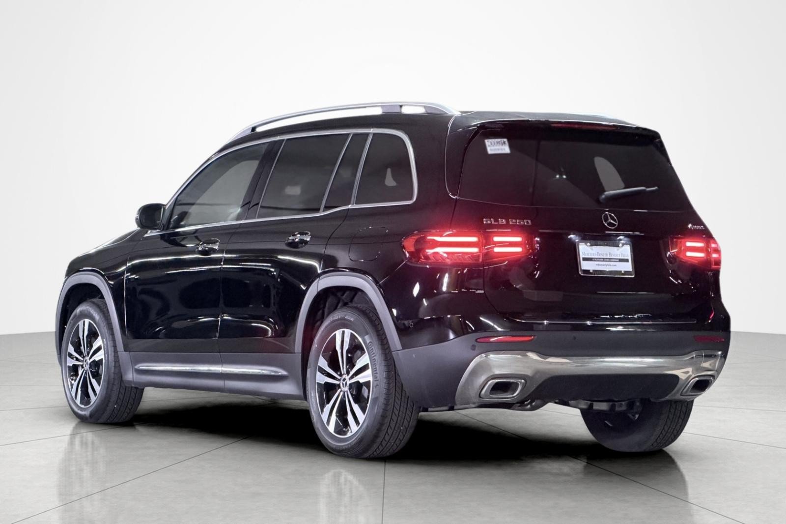 New 2025 Mercedes-Benz GLB 250 4MATIC image 3