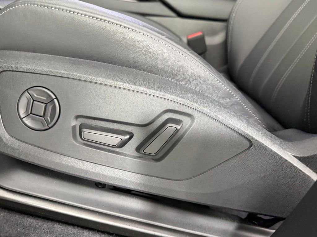 Used 2025 Audi Q6 e-tron Premium Plus w/ Premium Plus AWD/4WD image 28