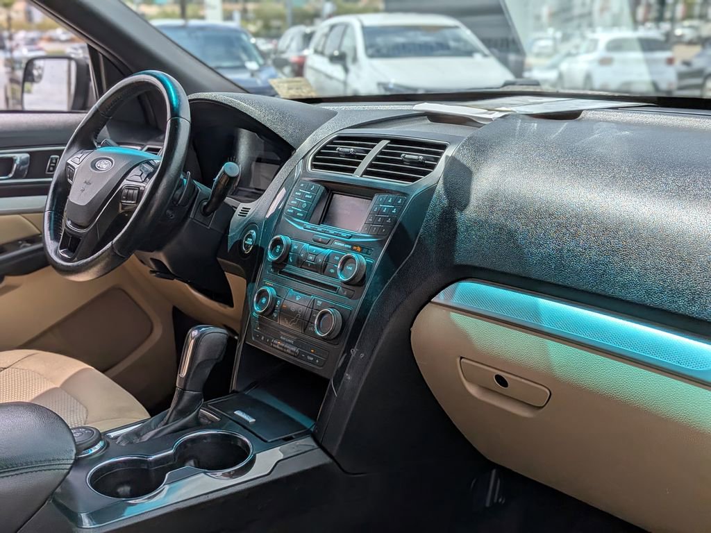 Used 2016 Ford Explorer XLT image 23