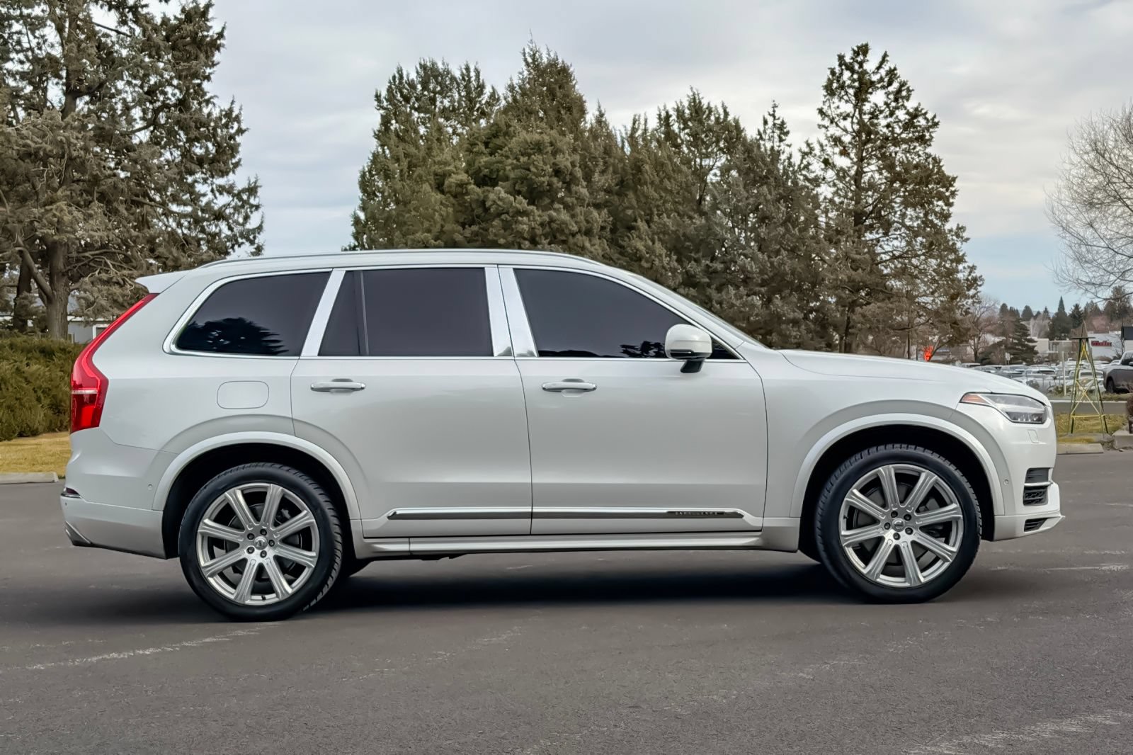 Used 2017 Volvo XC90 T8 Excellence AWD/4WD image 2