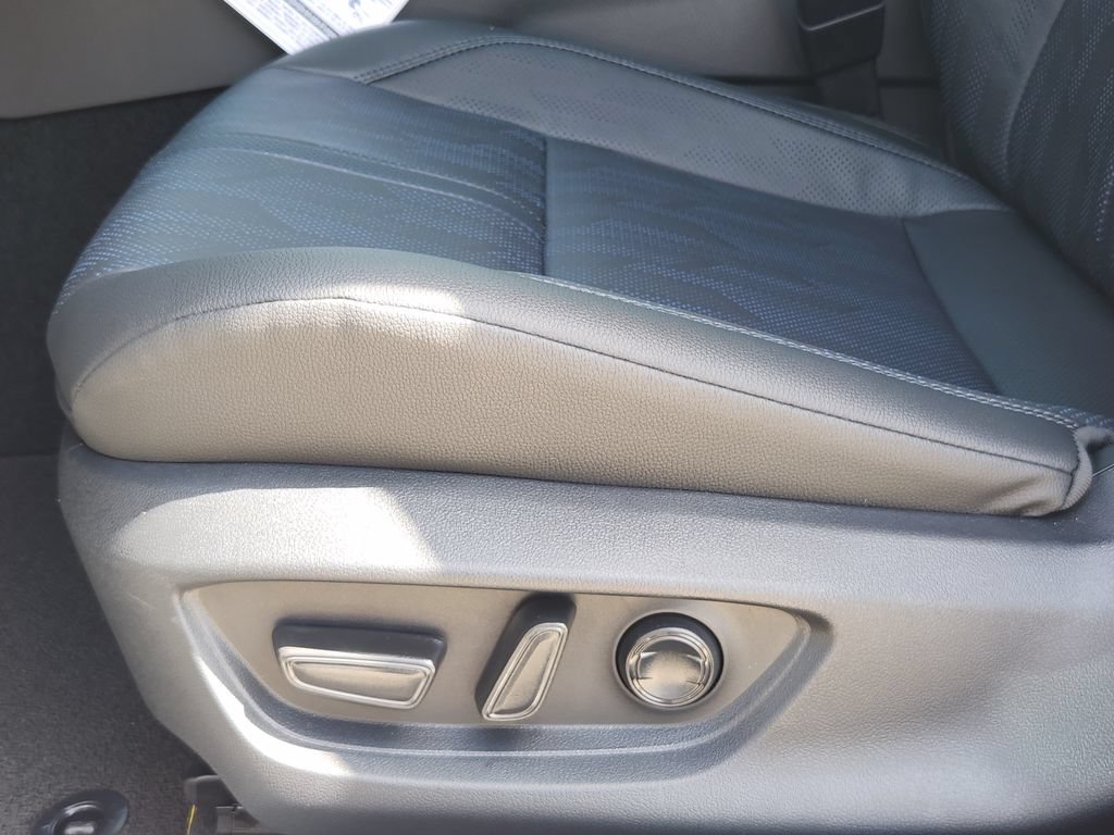 New 2026 Toyota Camry Hybrid FWD image 14