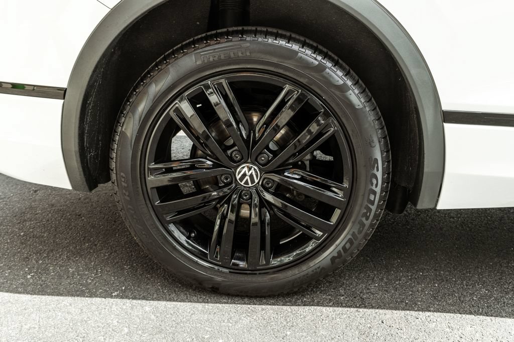 Used 2022 Volkswagen Tiguan SE R-Line AWD/4WD image 30