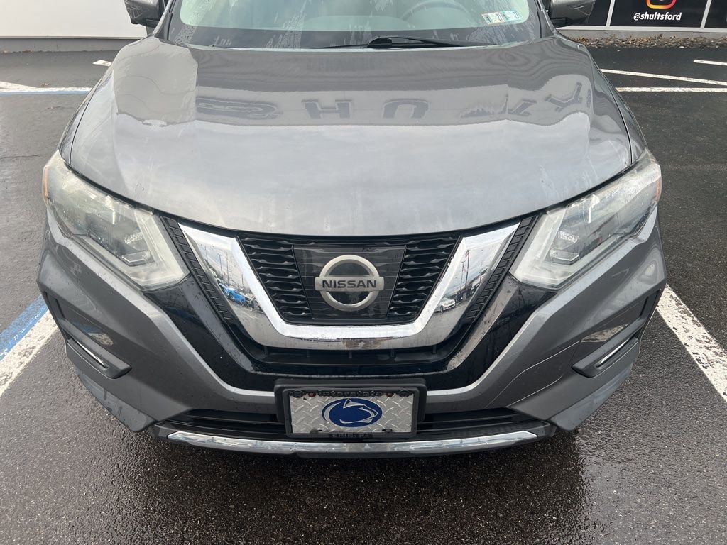 Used 2017 Nissan Rogue SL image 2