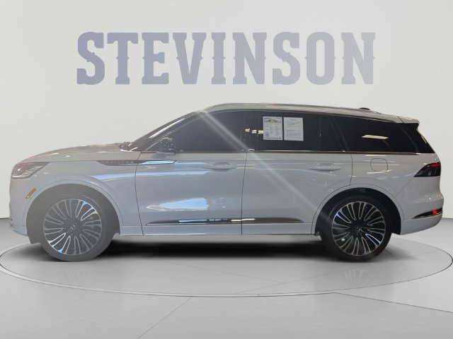 Used 2025 Lincoln Aviator Black Label AWD/4WD image 2