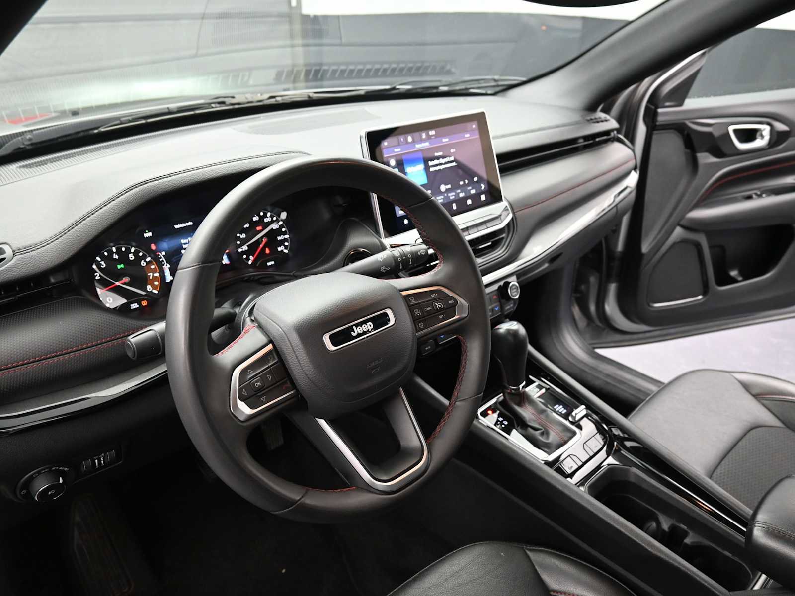 Used 2023 Jeep Compass Trailhawk image 10