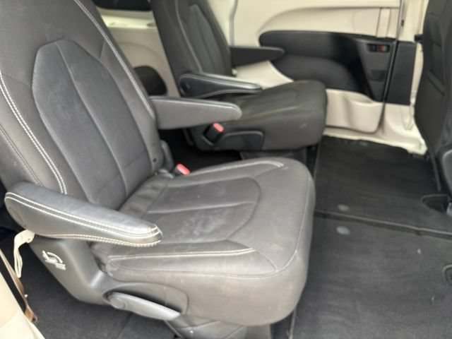 Used 2023 Chrysler Voyager LX FWD image 18