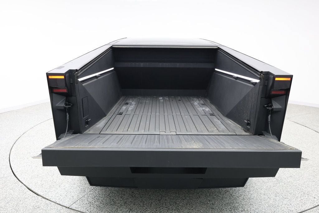 Used 2024 Tesla Cybertruck AWD Crew Cab image 26