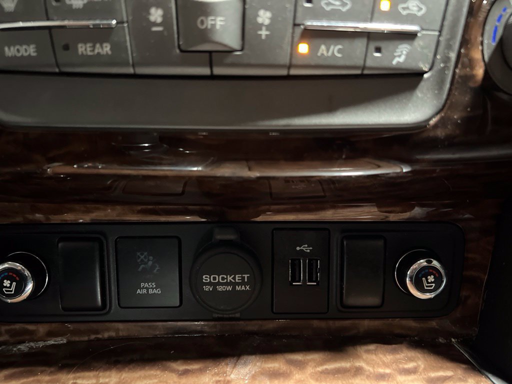 Used 2019 Nissan Armada Platinum w/ Captain's Chairs Package RWD image 38