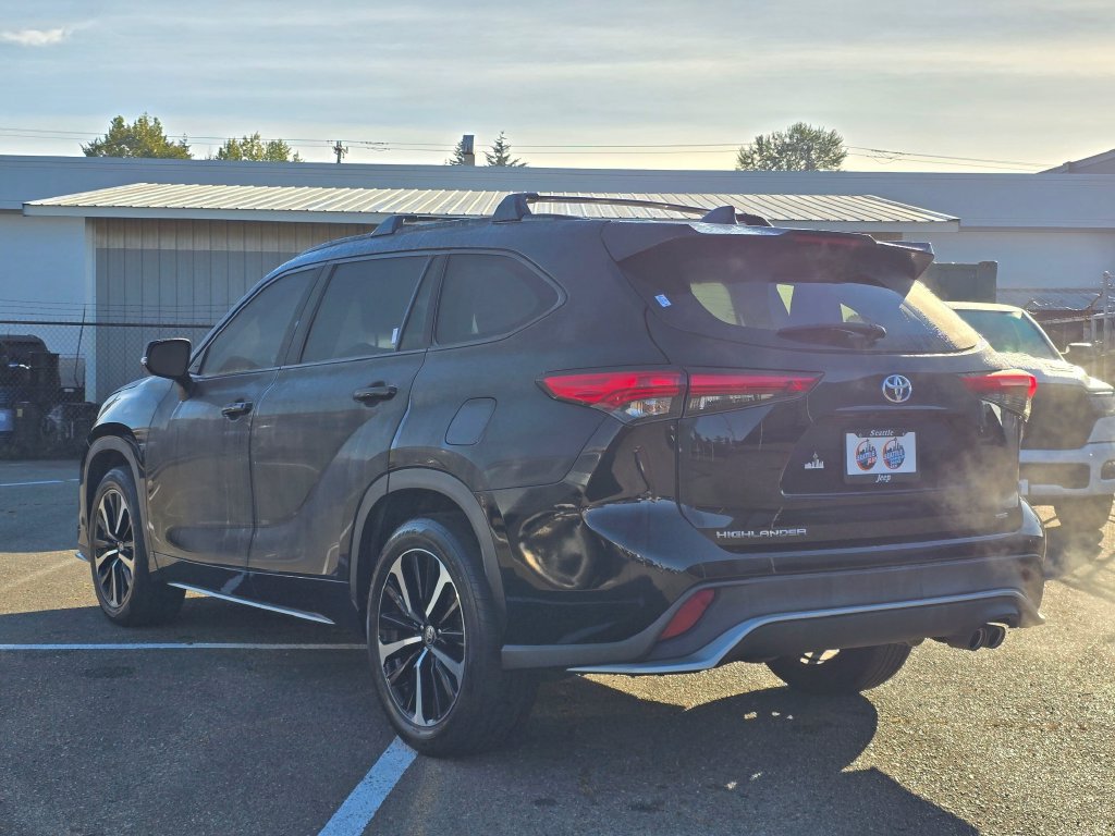 Used 2021 Toyota Highlander XSE FWD image 6