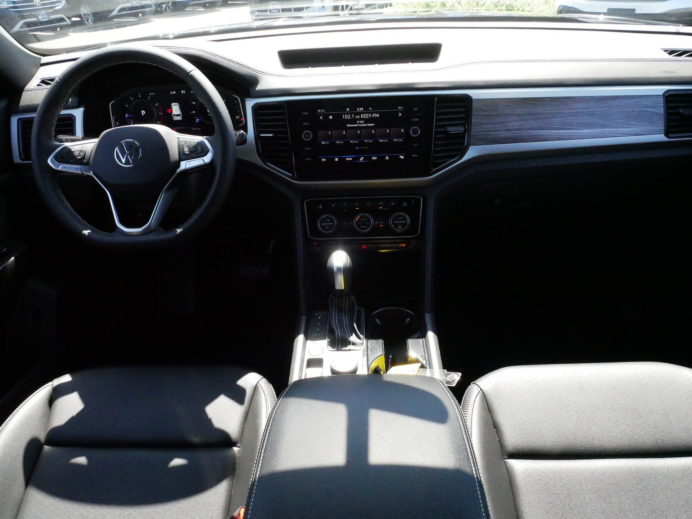 Certified 2023 Volkswagen Atlas Cross Sport SE w/ Panoramic Sunroof Package AWD/4WD image 3