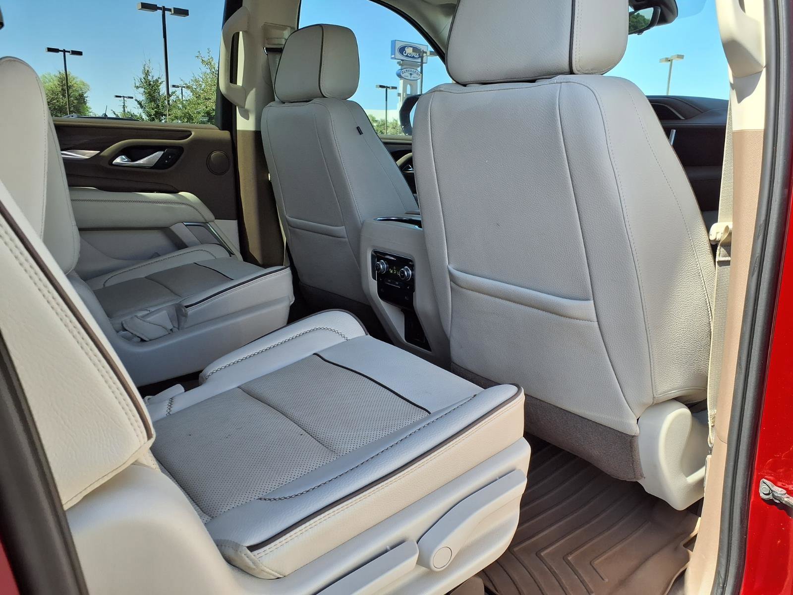 Used 2021 GMC Yukon XL Denali w/ Denali Premium Package AWD/4WD image 13