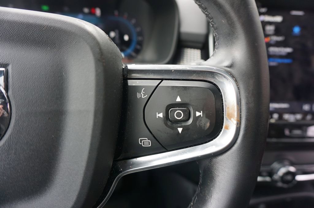 Used 2023 Volvo XC40 B4 Ultimate w/ Climate Package image 8