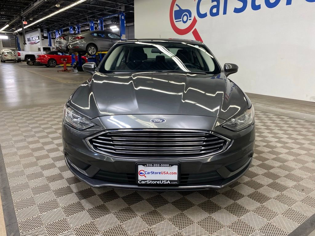 Used 2018 Ford Fusion SE w/ Fusion SE Technology Package FWD image 6