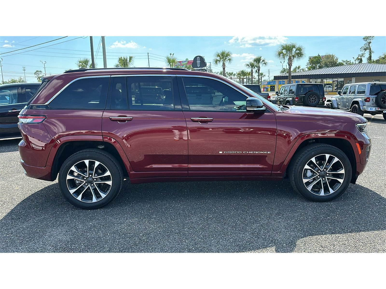 Used 2023 Jeep Grand Cherokee Overland w/ Adv Protech Group III RWD image 7
