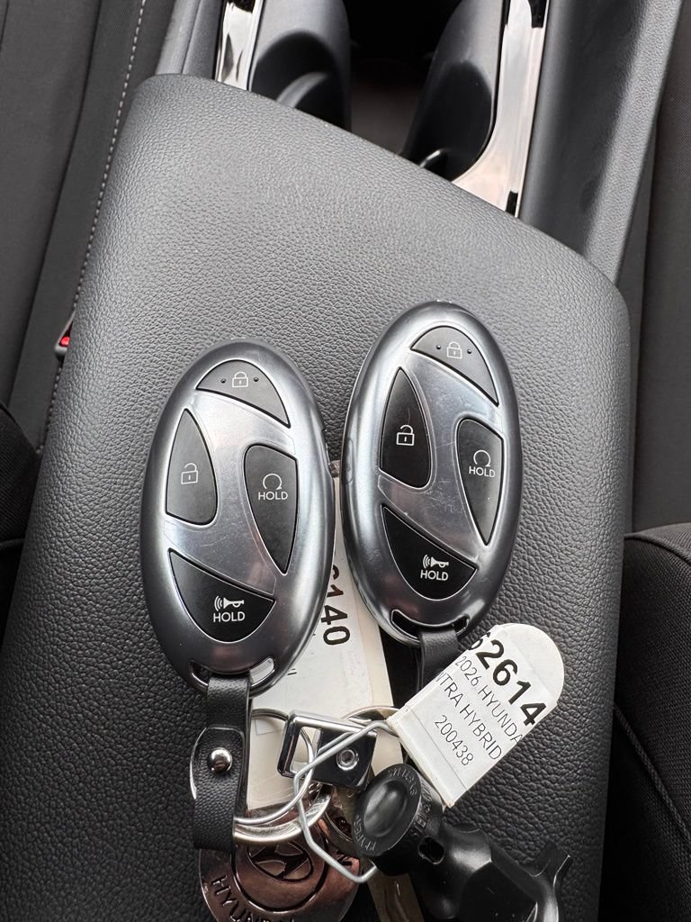 Used 2026 Hyundai Elantra Hybrid FWD image 31