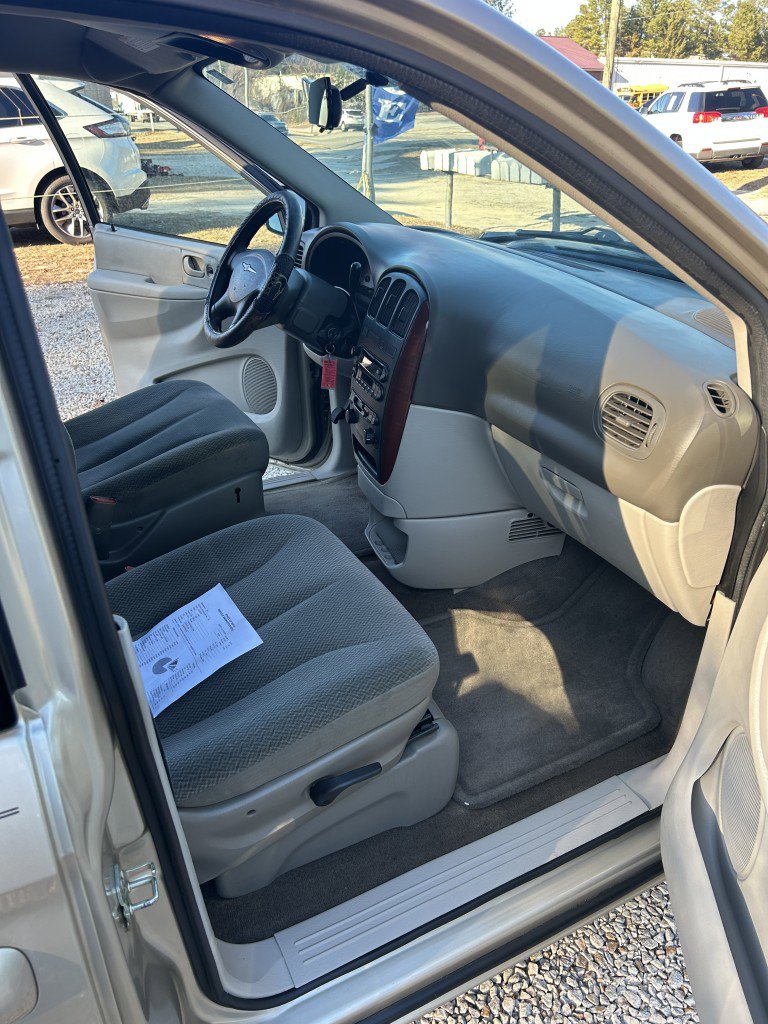 Used 2005 Chrysler Town & Country LX w/ Popular Equipment Group I image 15