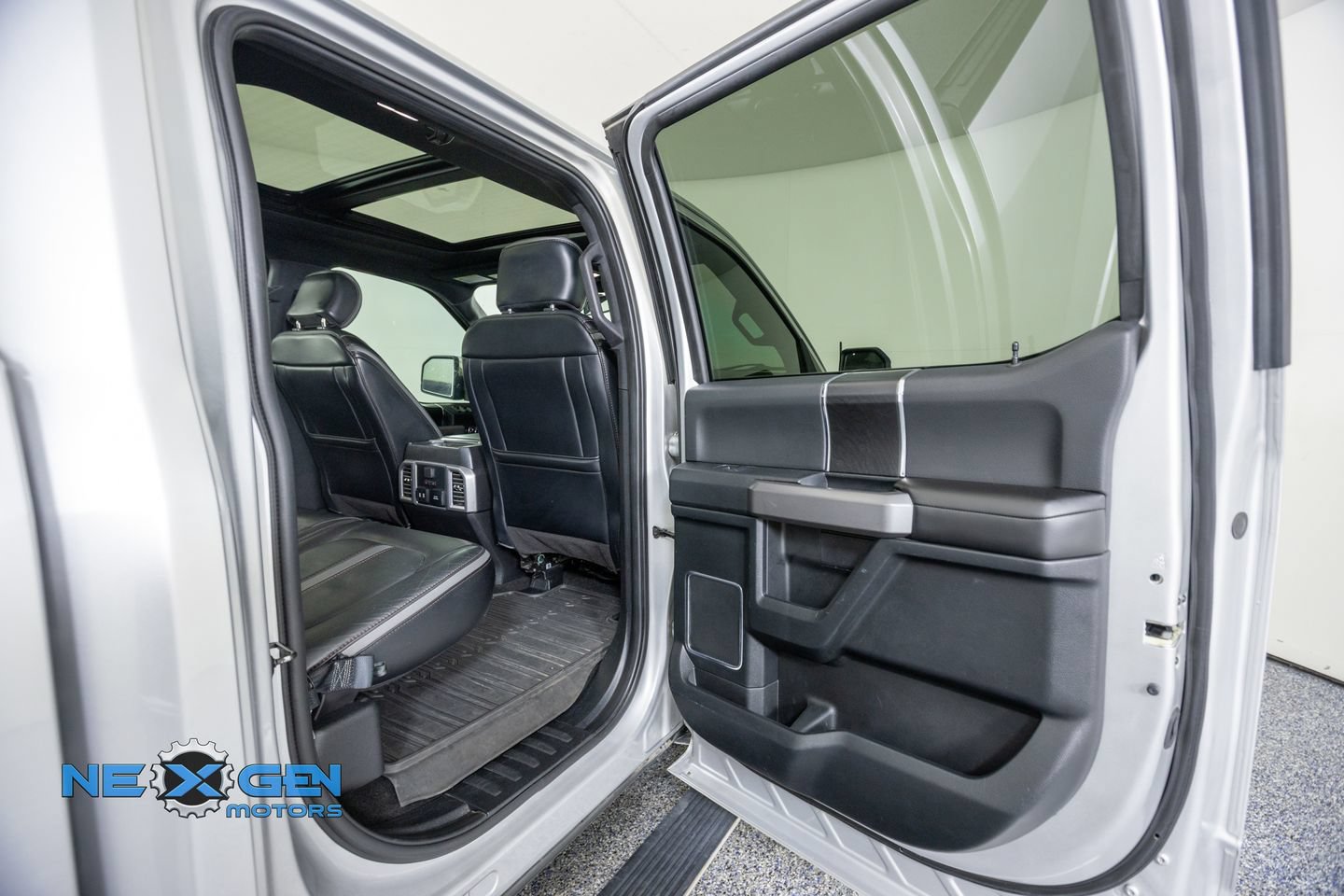 Used 2019 Ford F150 Platinum w/ Equipment Group 701A Luxury AWD/4WD image 38