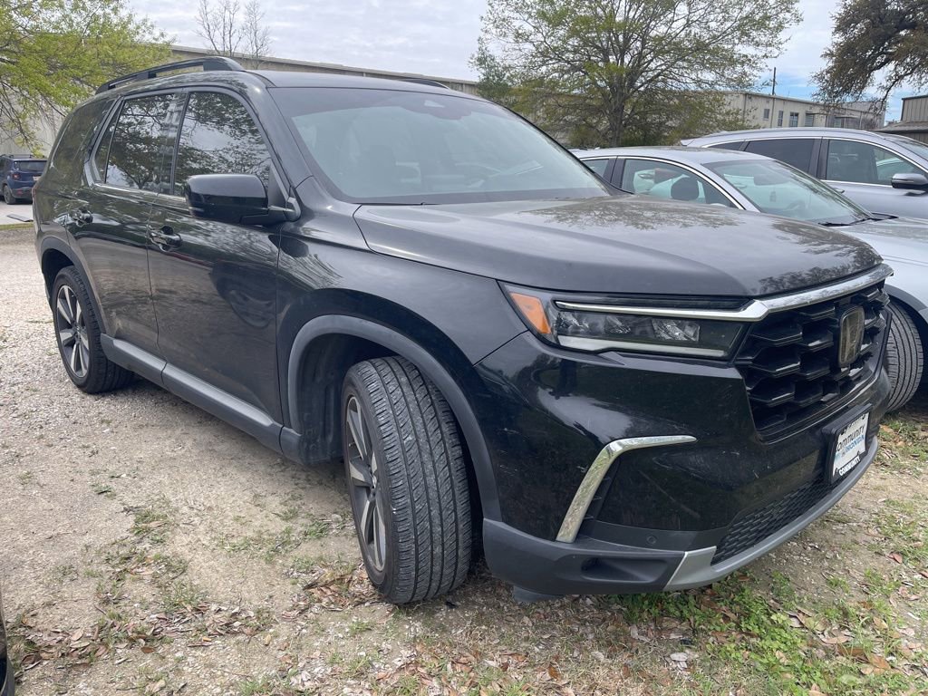 Used 2023 Honda Pilot Touring image 3