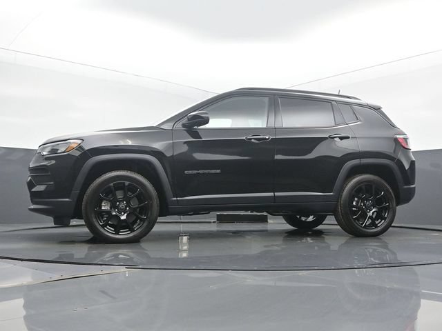 New 2025 Jeep Compass Latitude w/ Sun & Sound Group AWD/4WD image 47