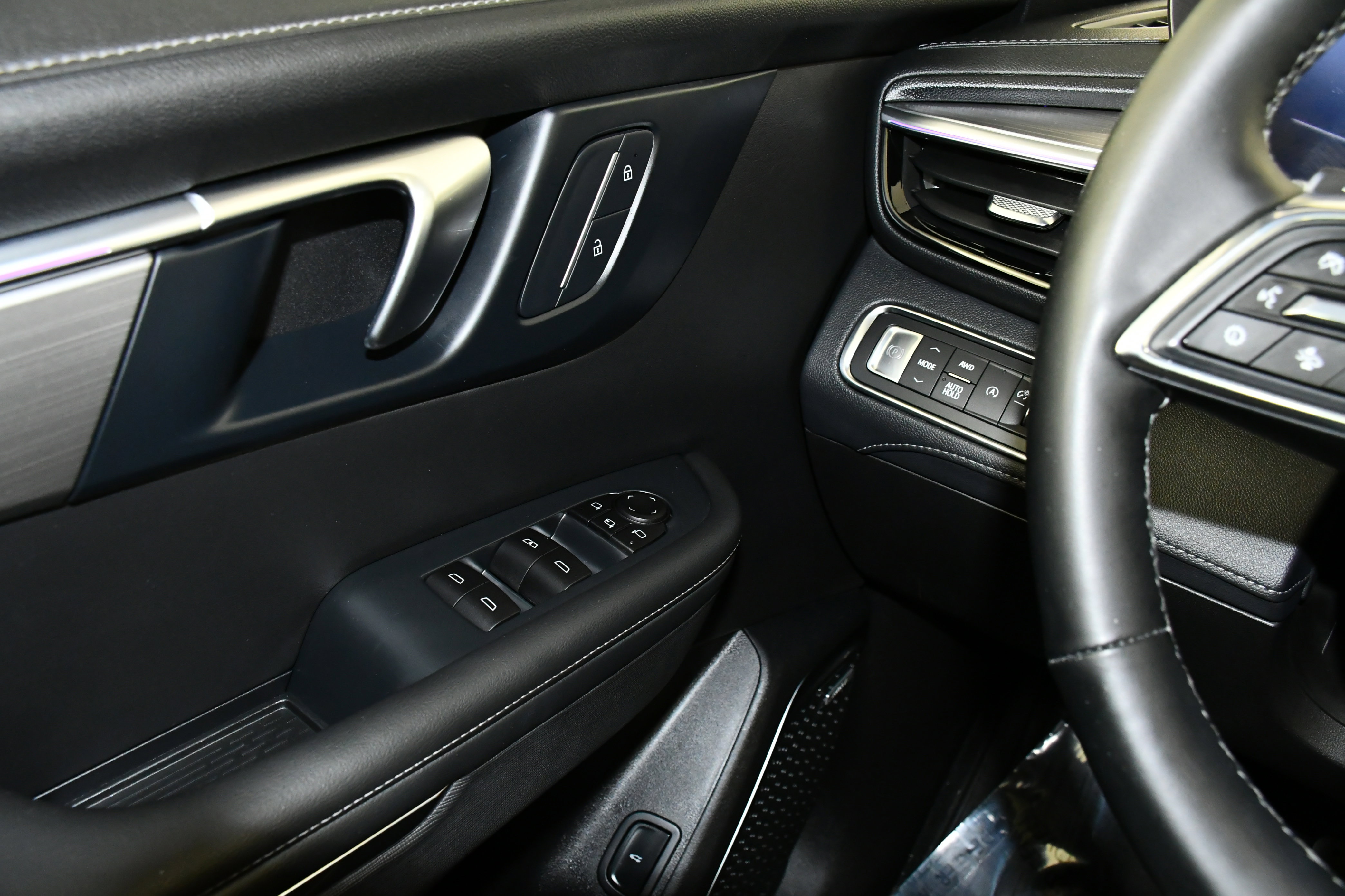 Used 2025 Buick Enclave Preferred image 32