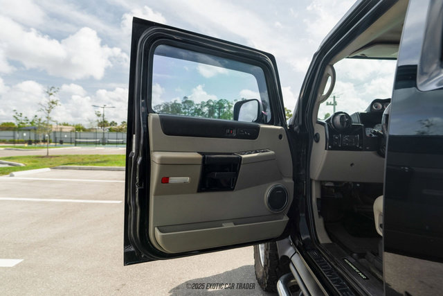 Used 2004 HUMMER H2 w/ Preferred Equipment Group image 21