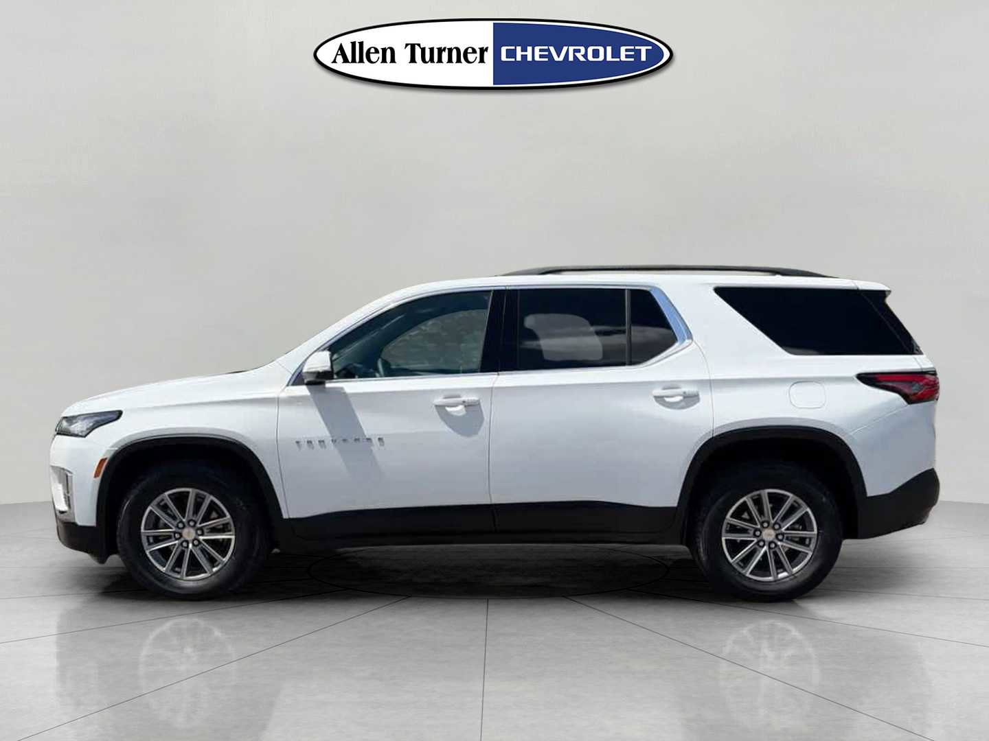 Used 2023 Chevrolet Traverse LT w/ LPO, Cargo Package FWD image 6