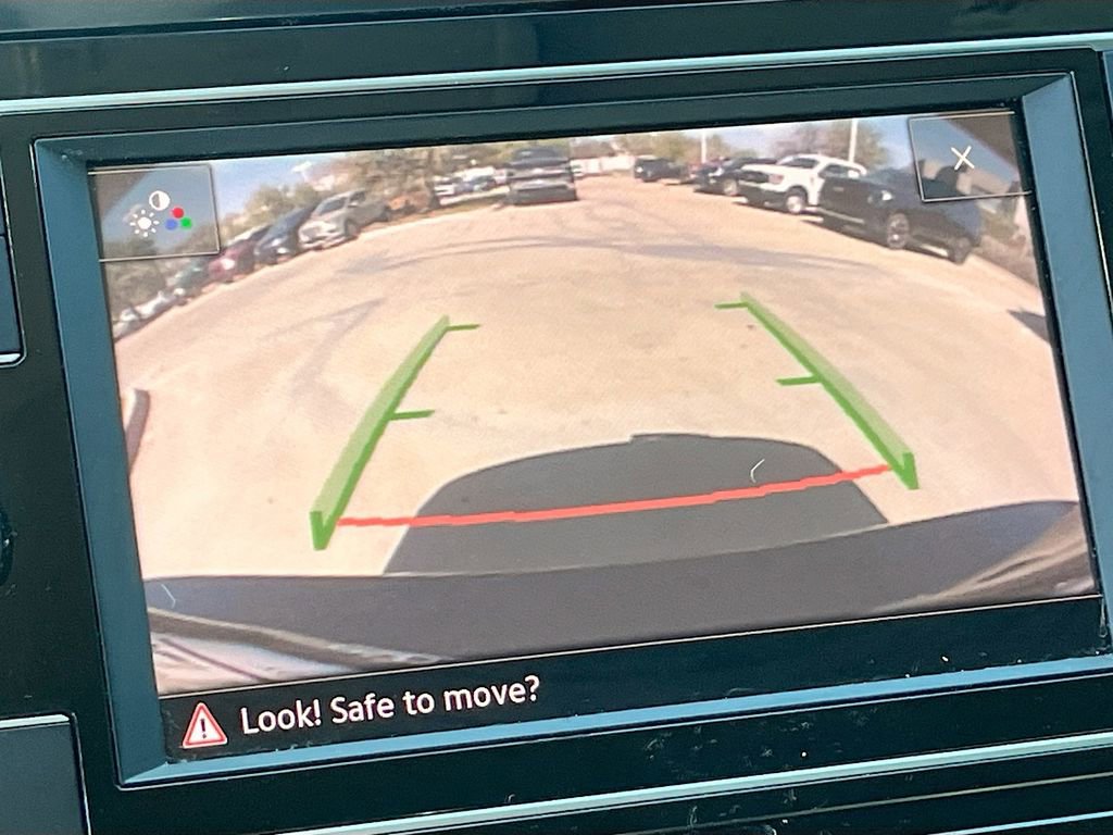 Used 2018 Volkswagen Tiguan S image 13