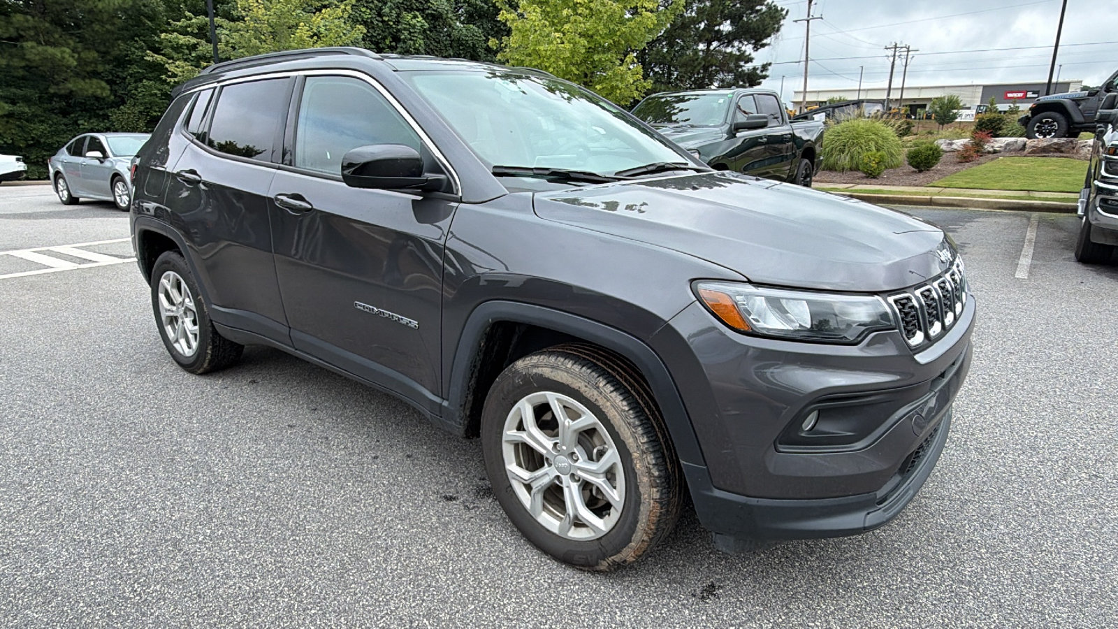 Used 2024 Jeep Compass Latitude AWD/4WD image 3