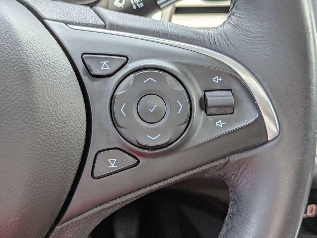 Used 2019 Buick Enclave Essence FWD image 30