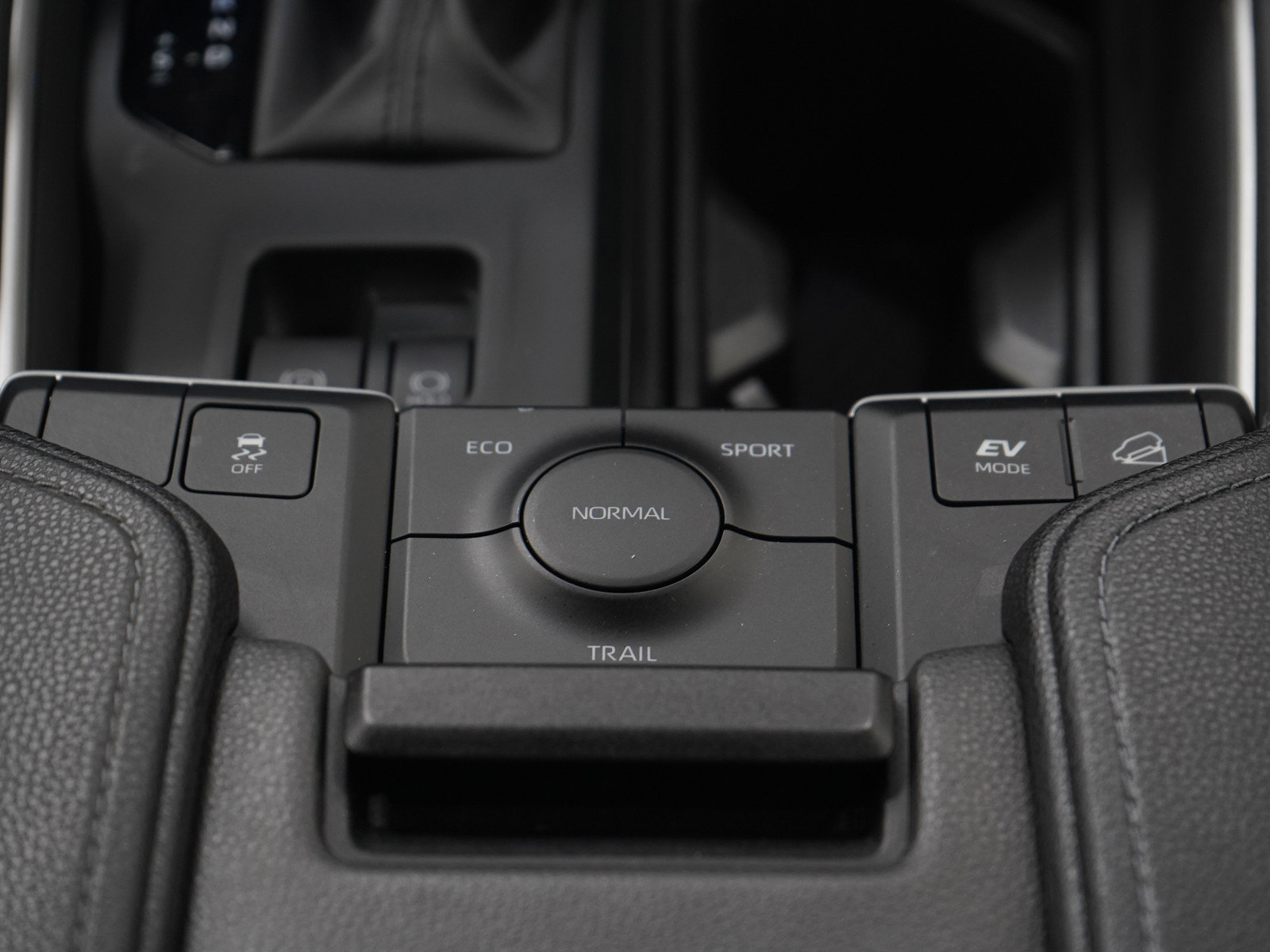 Used 2024 Toyota Grand Highlander Limited AWD/4WD image 17