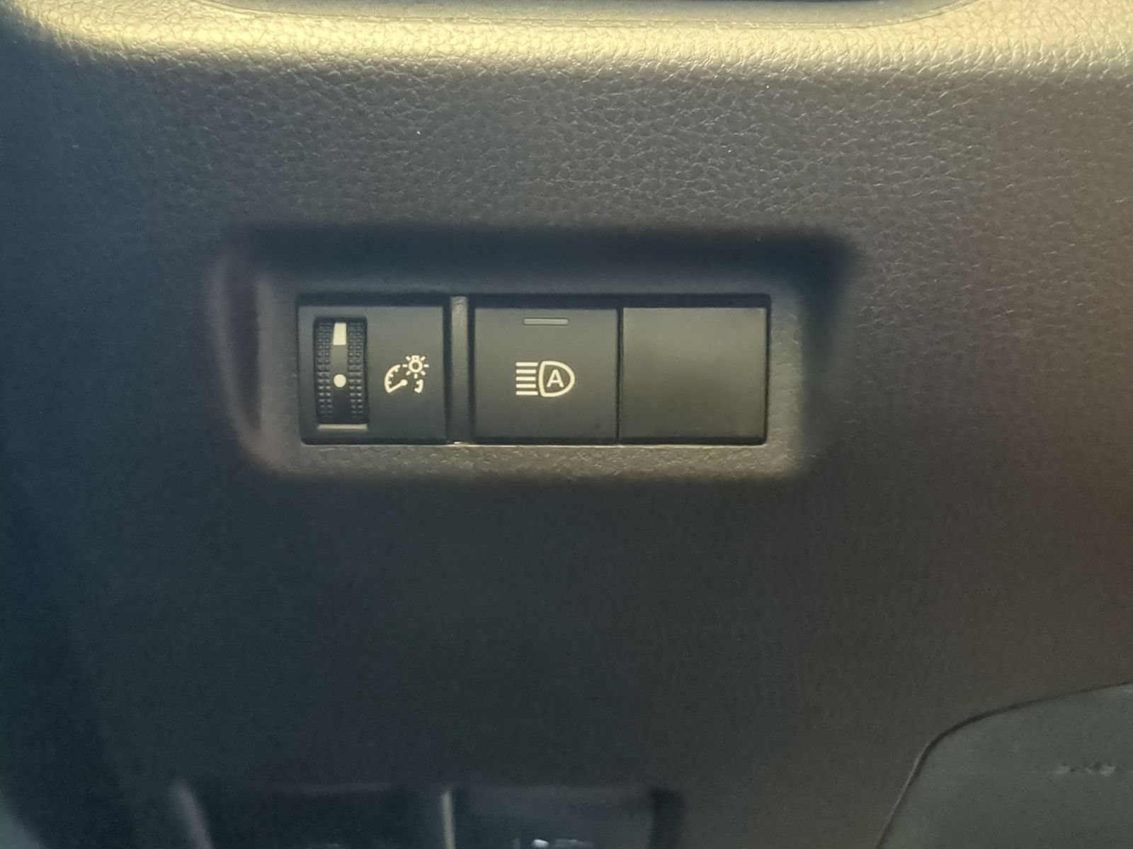 Used 2025 Toyota RAV4 XLE FWD image 22