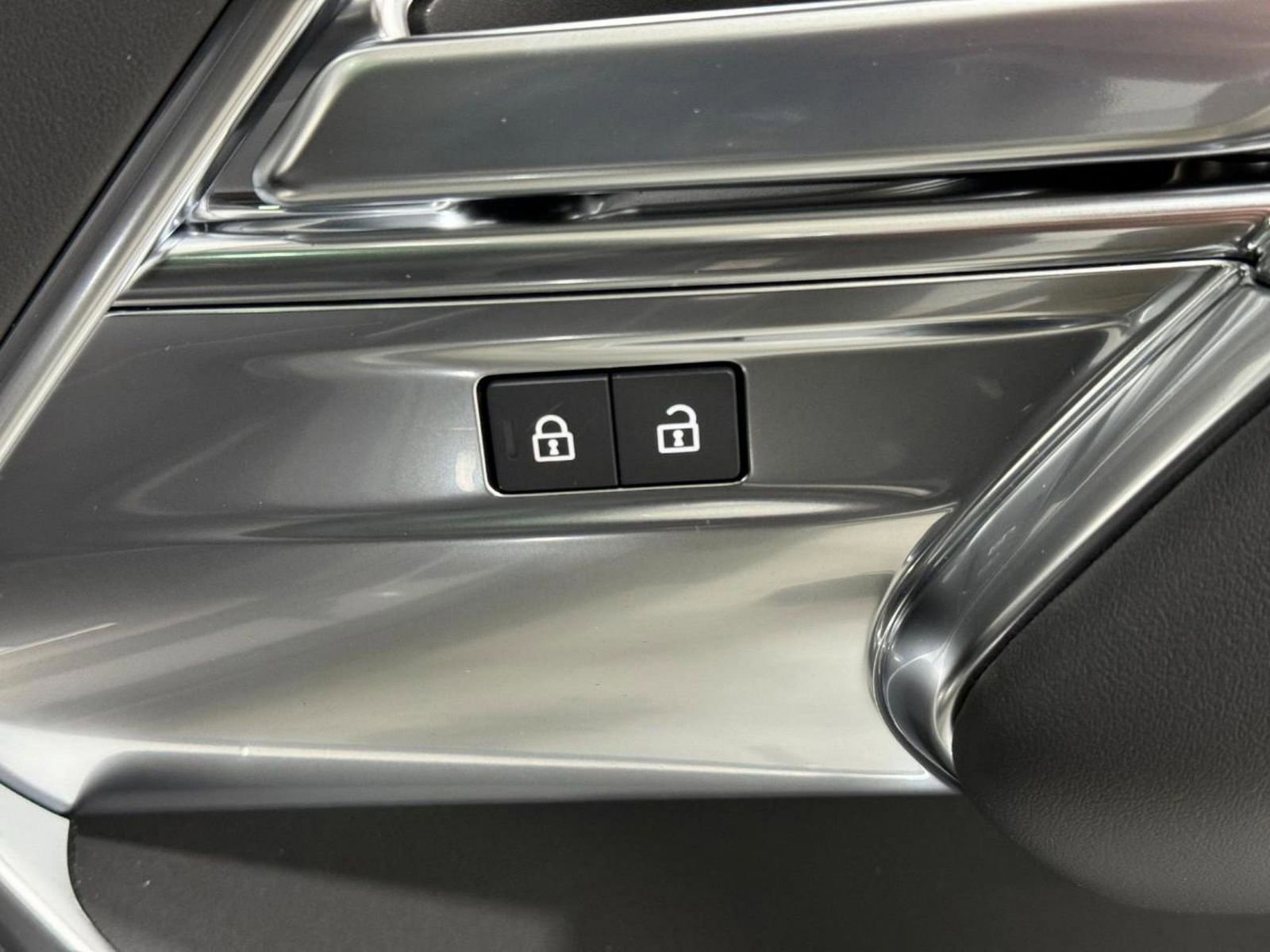 New 2026 Land Rover Range Rover Long Wheelbase SE image 22