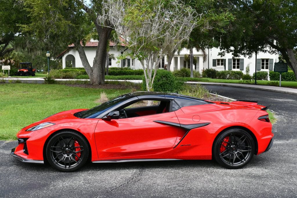 Used 2023 Chevrolet Corvette Z06 w/ Stealth Interior Trim Package RWD image 32