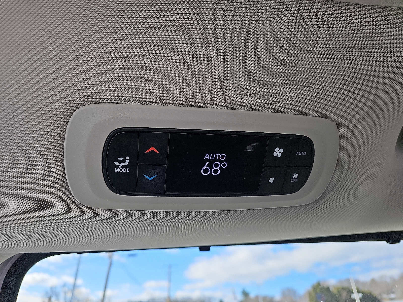 Used 2024 Chrysler Pacifica Touring-L image 12