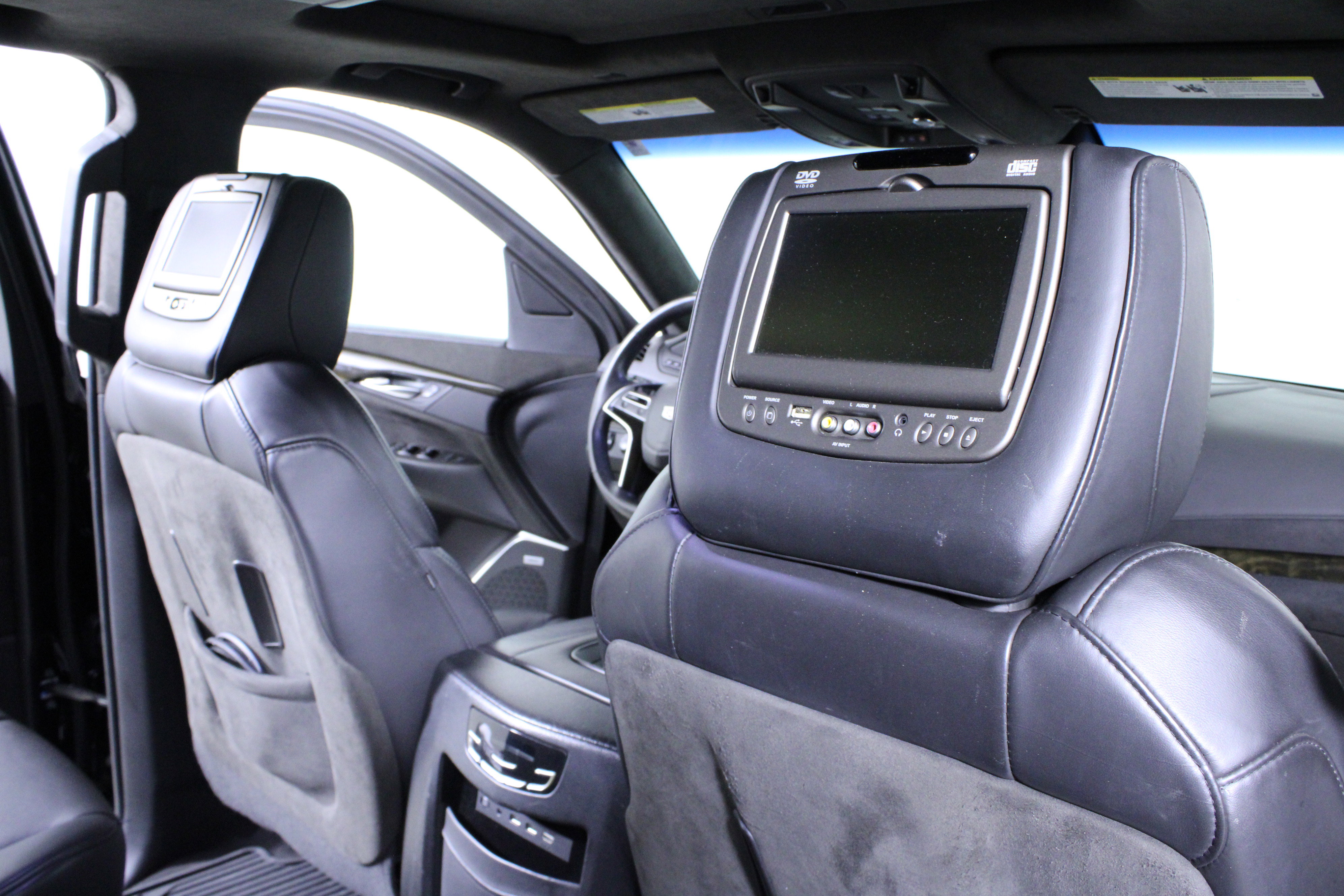 Used 2017 Cadillac Escalade Platinum image 16