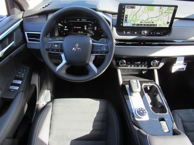 New 2025 Mitsubishi Outlander SE image 11