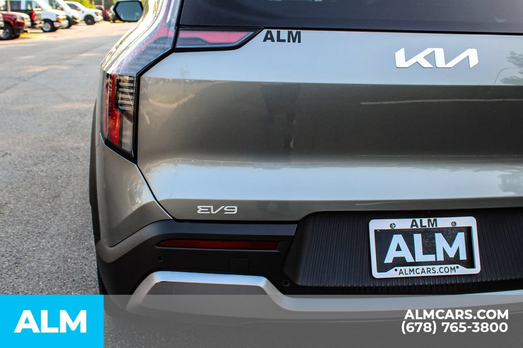 Used 2024 Kia EV9 Light Long Range RWD image 13