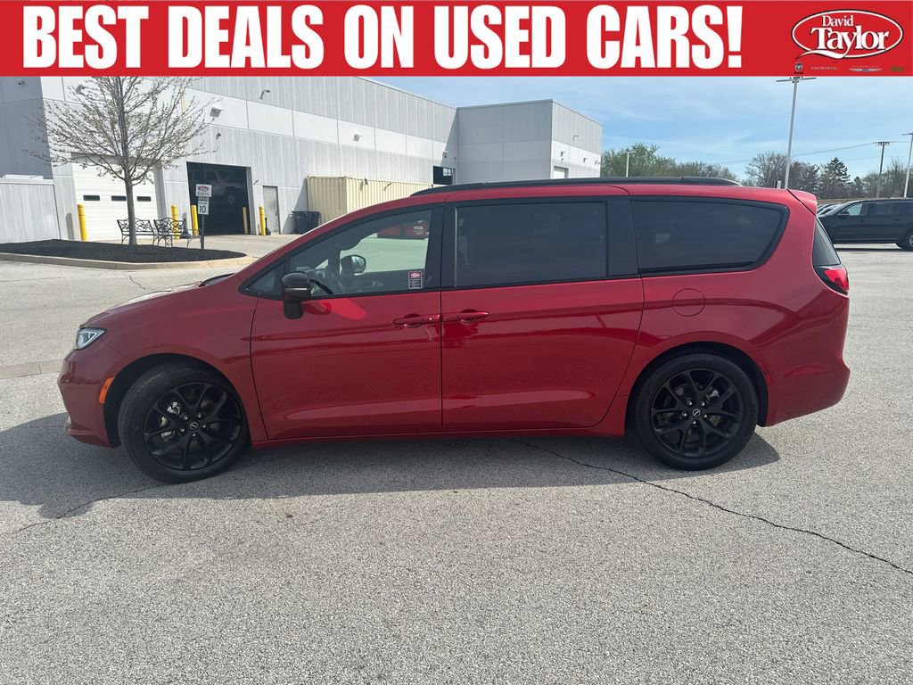 Used 2025 Chrysler Pacifica Limited FWD image 6