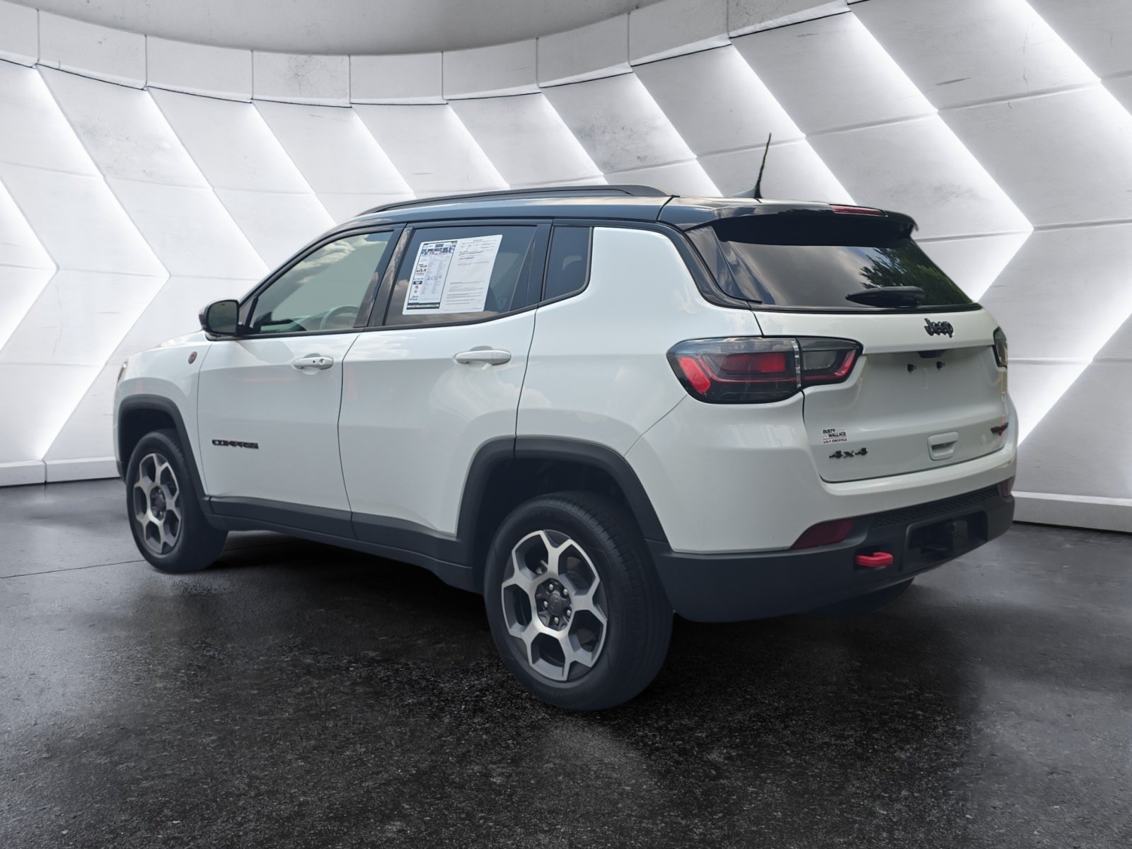 Used 2022 Jeep Compass Trailhawk w/ Trailhawk Elite Group AWD/4WD image 3
