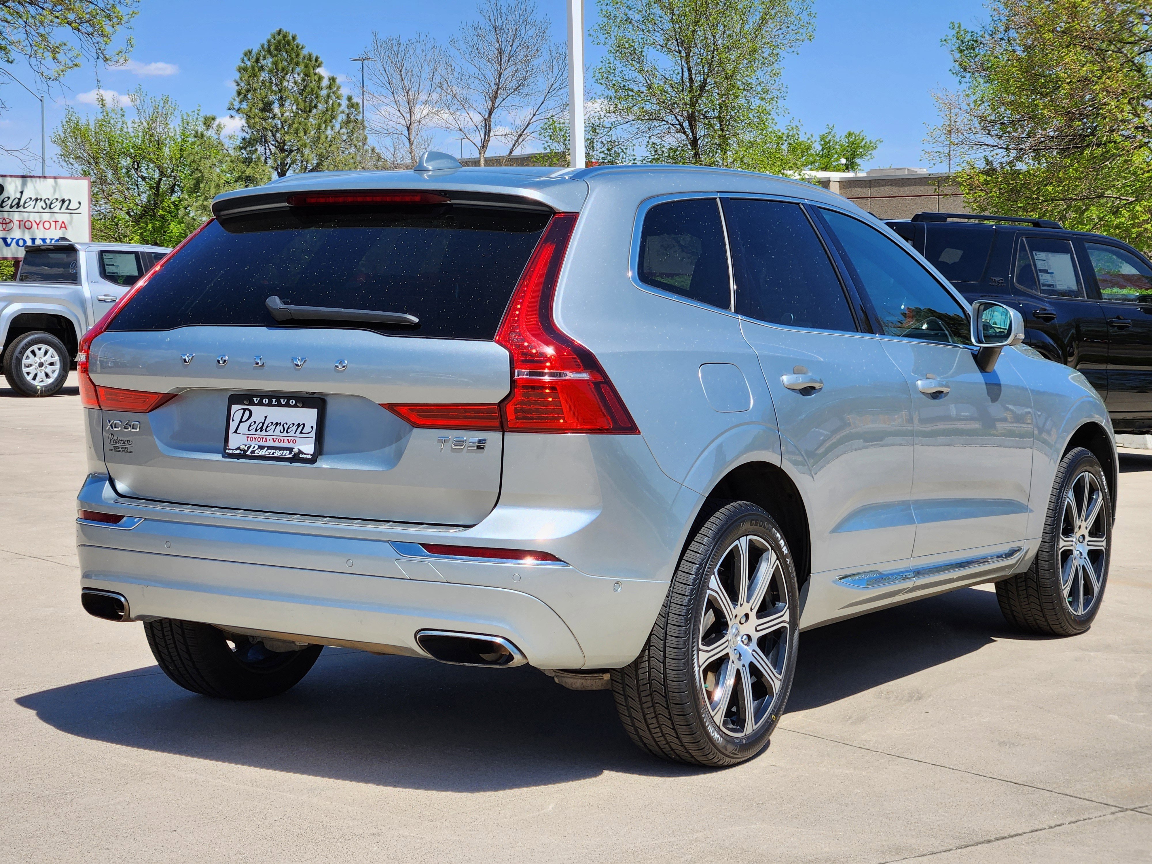 Used 2018 Volvo XC60 T8 Inscription w/ Luxury Seat Package AWD/4WD image 3