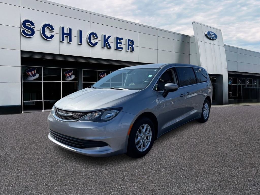 Used 2020 Chrysler Voyager LX image 4