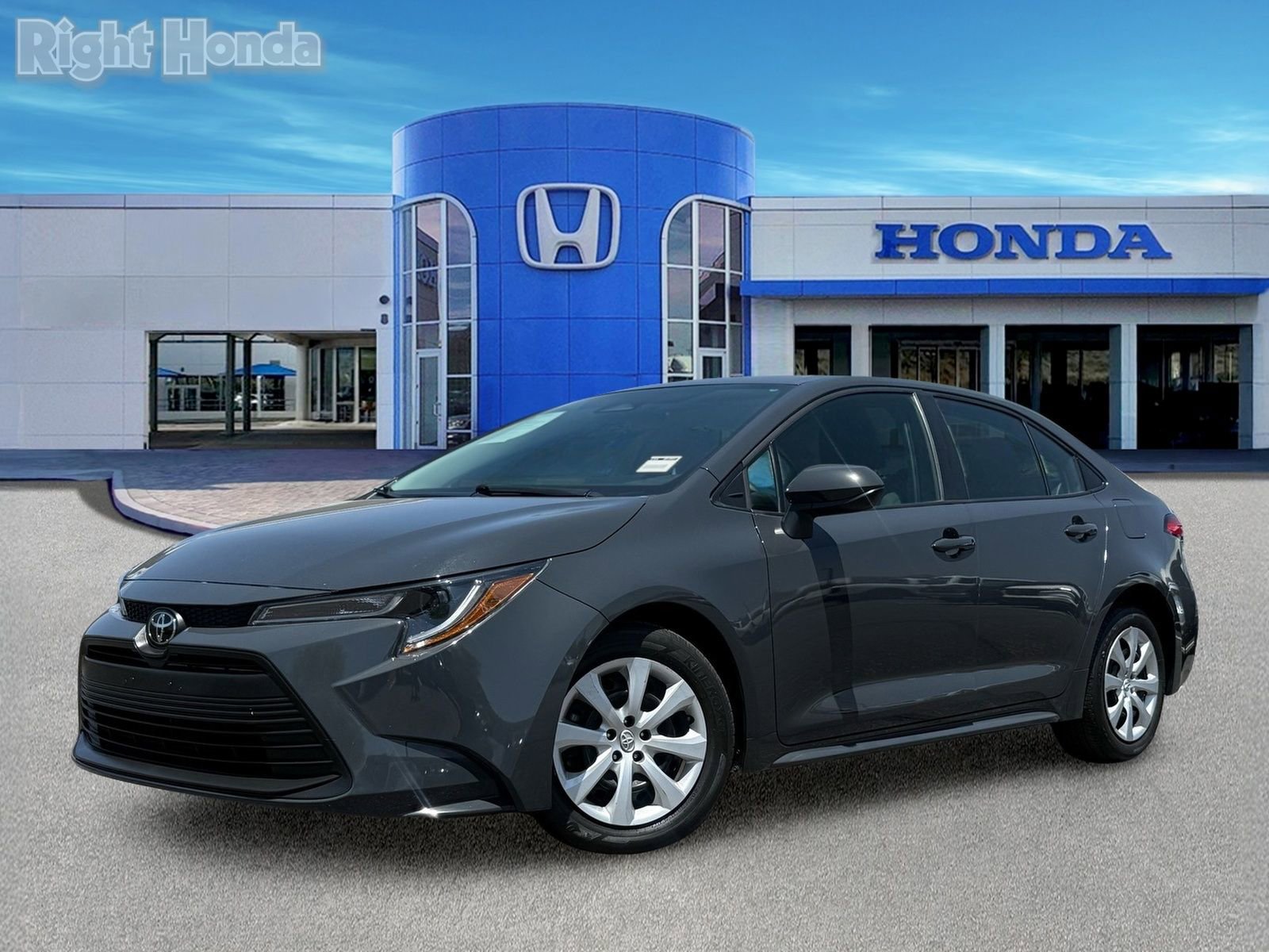 Used 2024 Toyota Corolla LE FWD image 2
