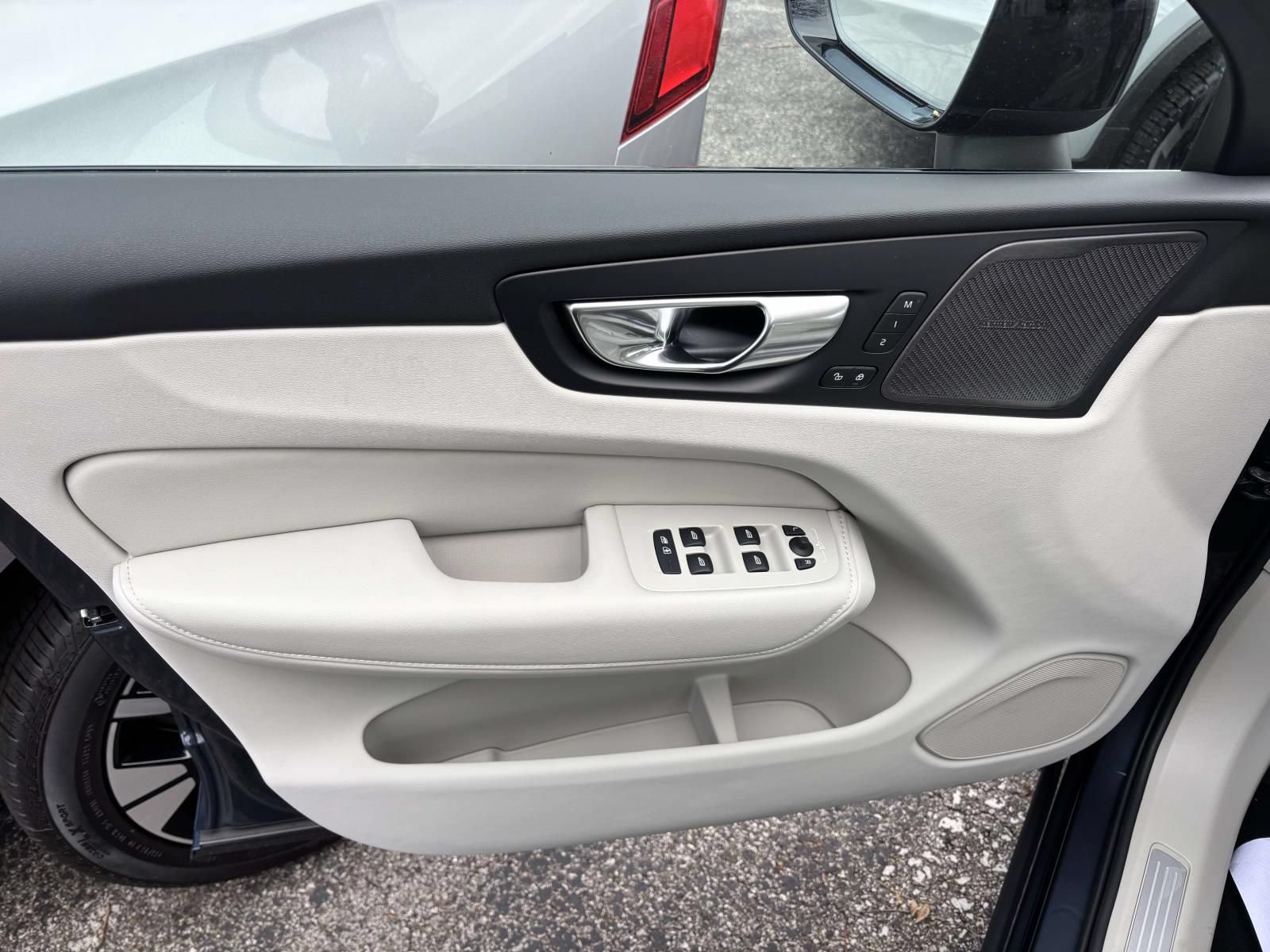 New 2026 Volvo XC60 B5 Ultra w/ Protection Package Premier AWD/4WD image 9