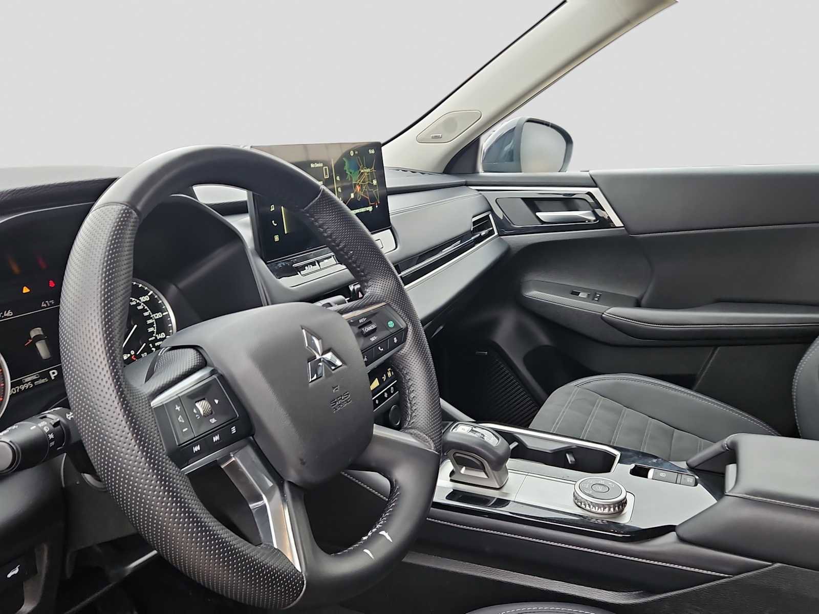 Used 2025 Mitsubishi Outlander SE image 10