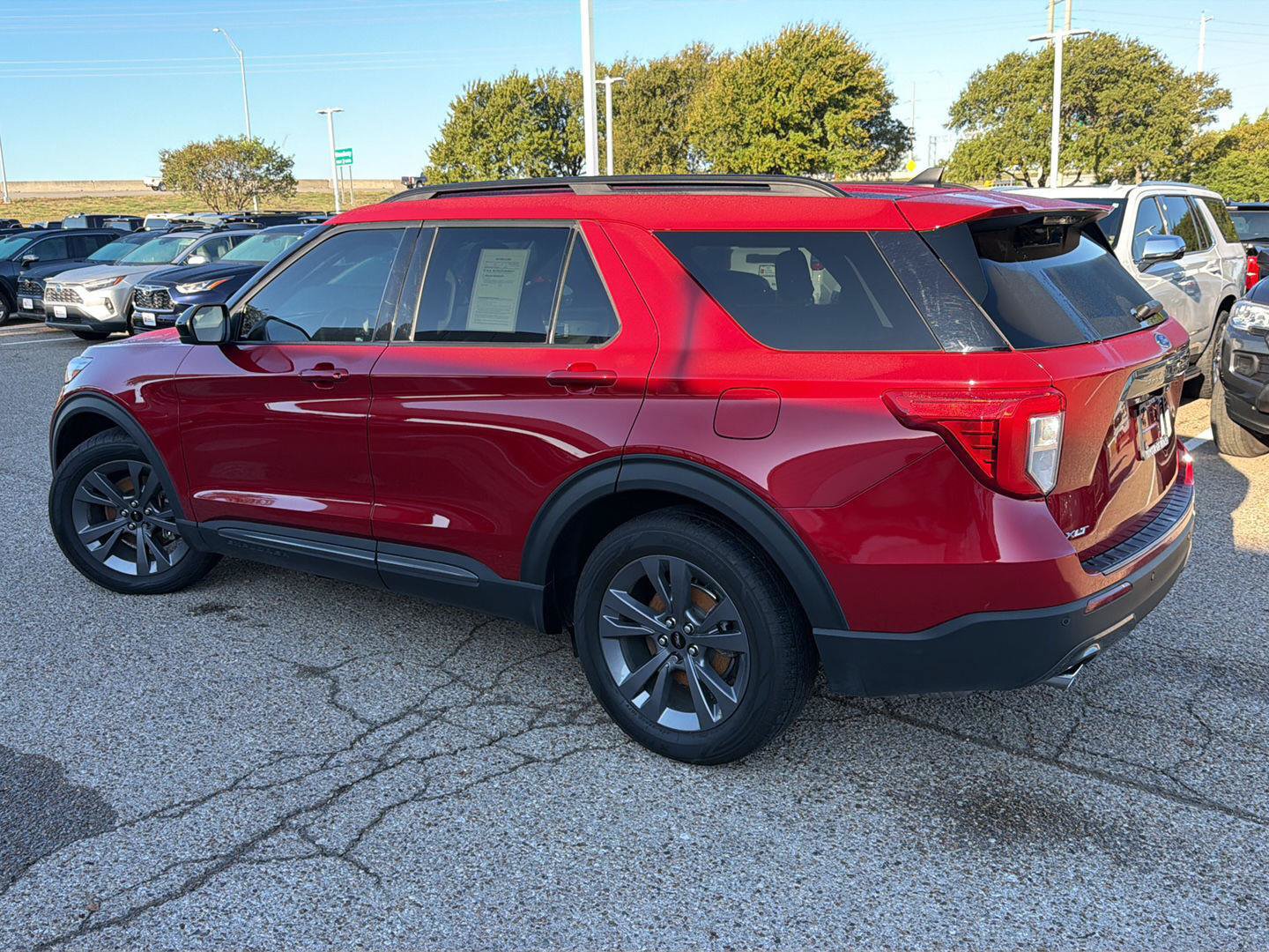 Used 2023 Ford Explorer XLT RWD image 5