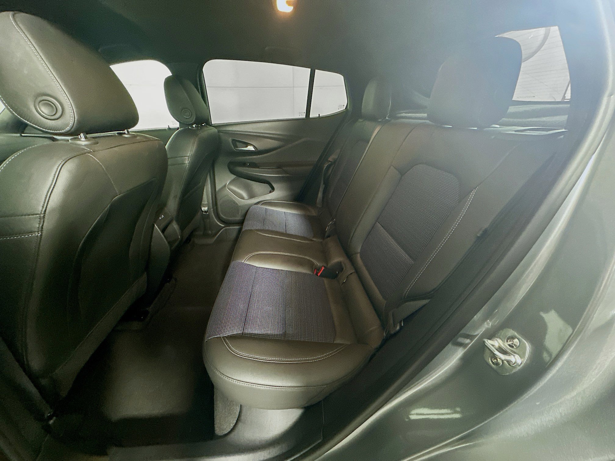 Used 2025 Buick Envista Preferred FWD image 28