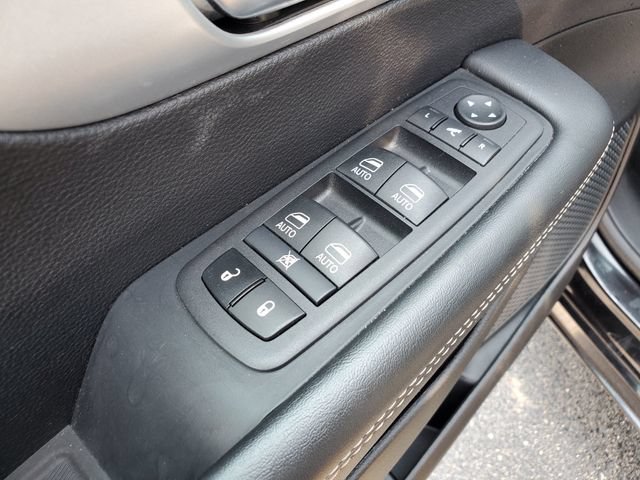 Used 2025 Chrysler Pacifica Limited FWD image 25