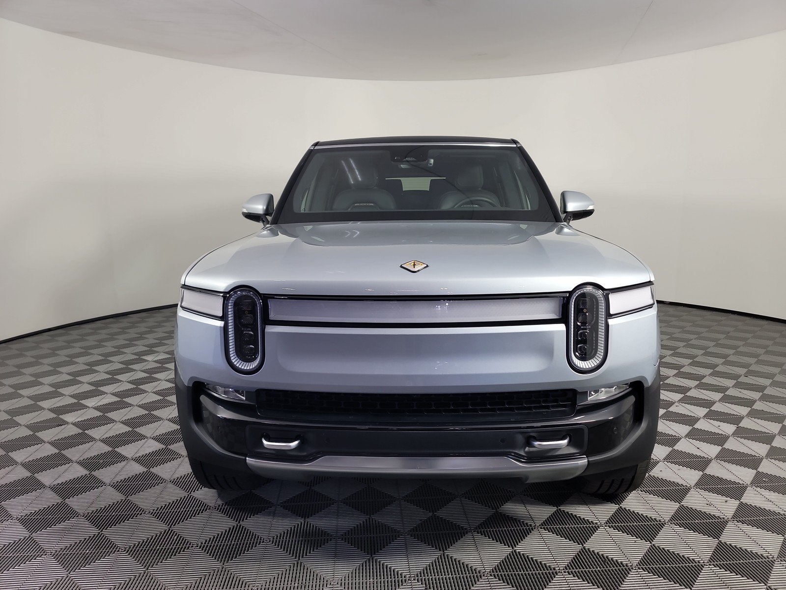 Used 2024 Rivian R1S Adventure AWD/4WD image 8