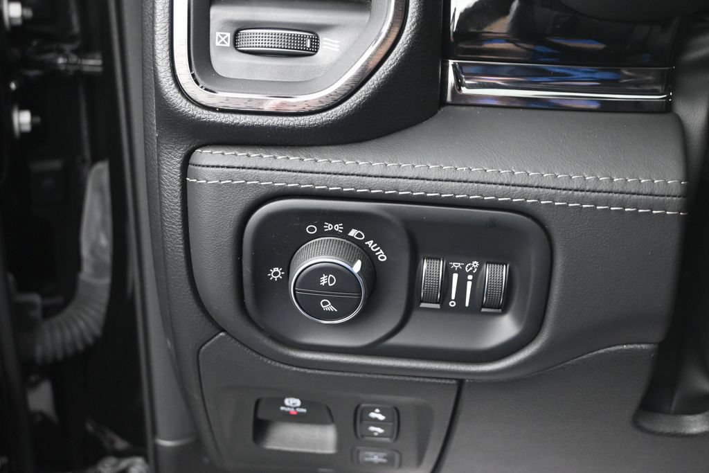 Used 2025 RAM 1500 Limited AWD/4WD image 33