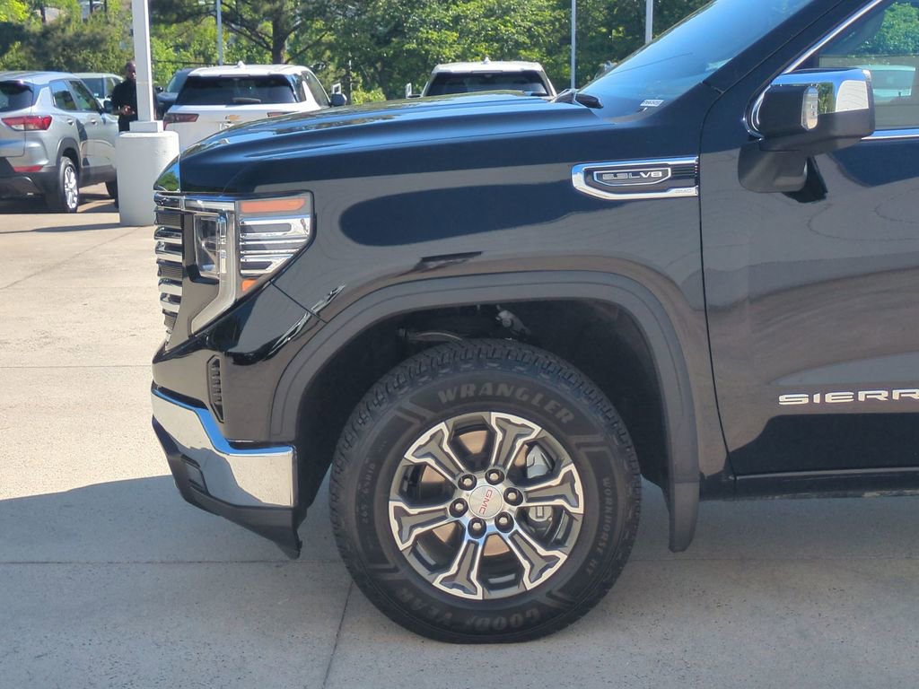 Used 2025 GMC Sierra 1500 SLT AWD/4WD image 11